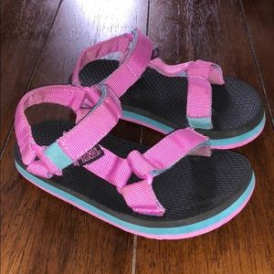 GUC girls Teva sandals Sz12